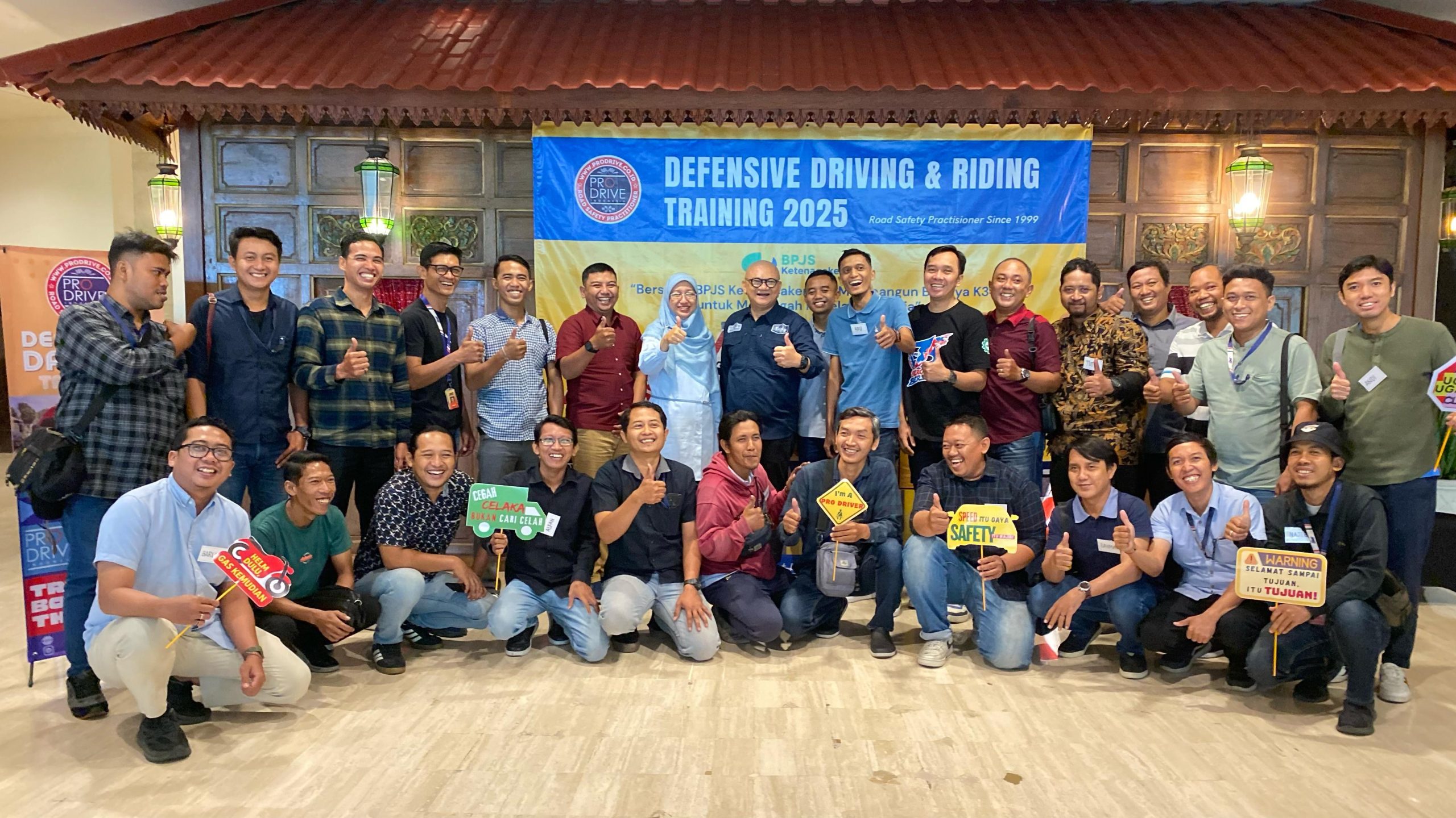 Peserta Defensive Driving Training JNE Surabaya bersama BPJS Ketenagakerjaan dan Pro Drive Indonesia