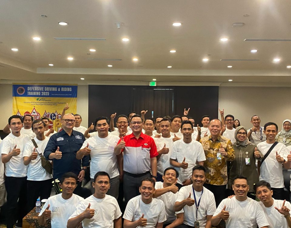 Foto bersama Defensive Driving Training BPJS Ketenagakerjaan Kanwil Jawa Timur bersama Pro Drive Indonesia.