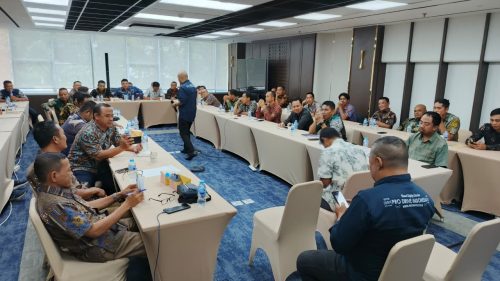 Sesi teori dan roleplay Pelatihan Premium Service Performance pengemudi PT PLN (Persero) bersama instruktur
