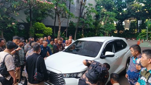 Sesi pre-trip inspection kendaraan dalam Pelatihan Premium Service Performance pengemudi PT PLN (Persero)