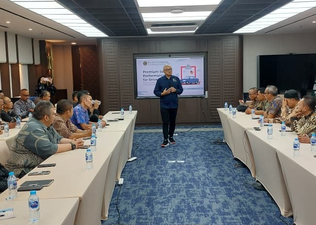 Trainer service excellent Prodrive Indonesia memandu sesi roleplay pelatihan service excellent dan layanan prima untuk meningkatkan kualitas pelayanan profesional peserta