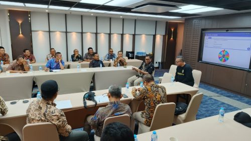 Peserta Training Service Excellent Prodrive Indonesia melakukan sesi roleplay untuk meningkatkan kualitas layanan dan komunikasi profesional