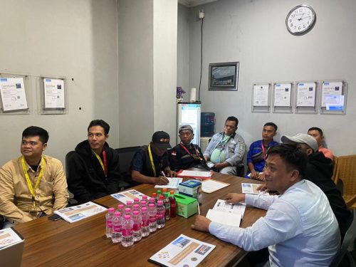 Sesi teori pelatihan pengemudi angkutan barang berbahaya ABB PT Wastec International