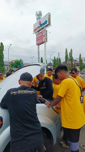 Sesi praktek defensive driving light vehicle PT Bukit Limau Teknologi Semarang