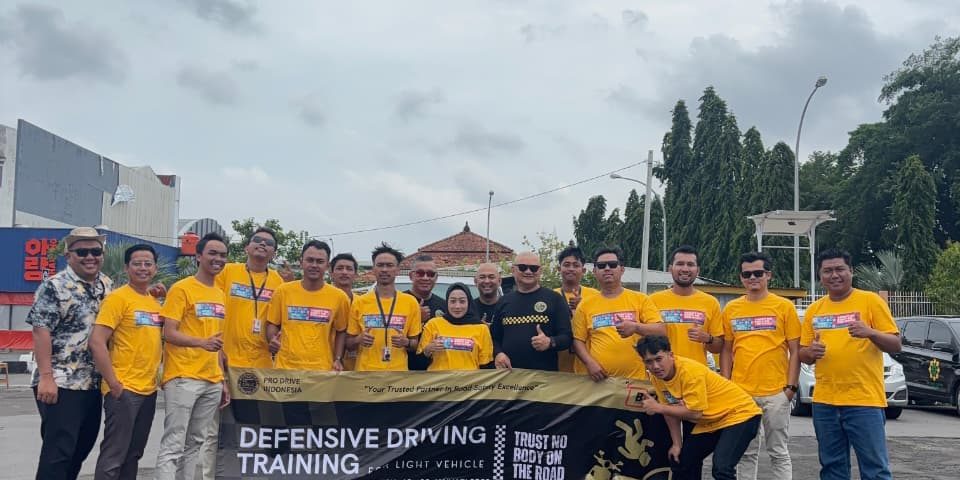 Foto bersama peserta defensive driving light vehicle PT Bukit Limau Teknologi