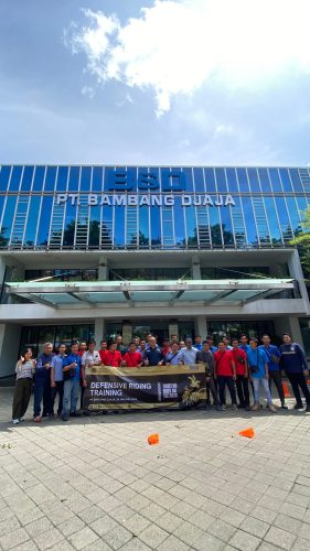 Defensive Riding Training PT Bambang Djaja di Surabaya dengan sesi teori, praktik berkendara, dan judging ability assessment