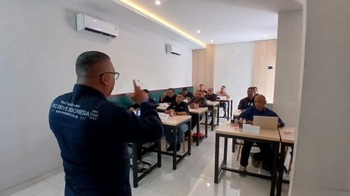 Defensive Driving Training Husky-CNOOC Madura Limited dengan sesi pelatihan dan praktik keselamatan berkendara pengemudi operasional