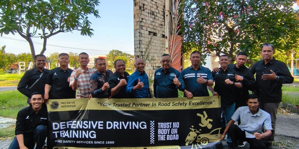 Defensive Driving Training Husky-CNOOC Madura Limited dengan sesi pelatihan dan praktik keselamatan berkendara pengemudi operasional