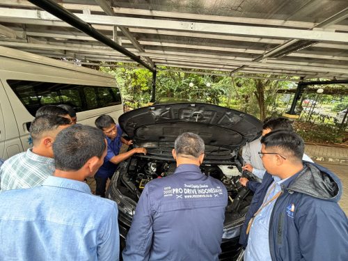 Peserta PT Multi Nitrotama Kimia mengikuti praktik Defensive Driving Training 2026.