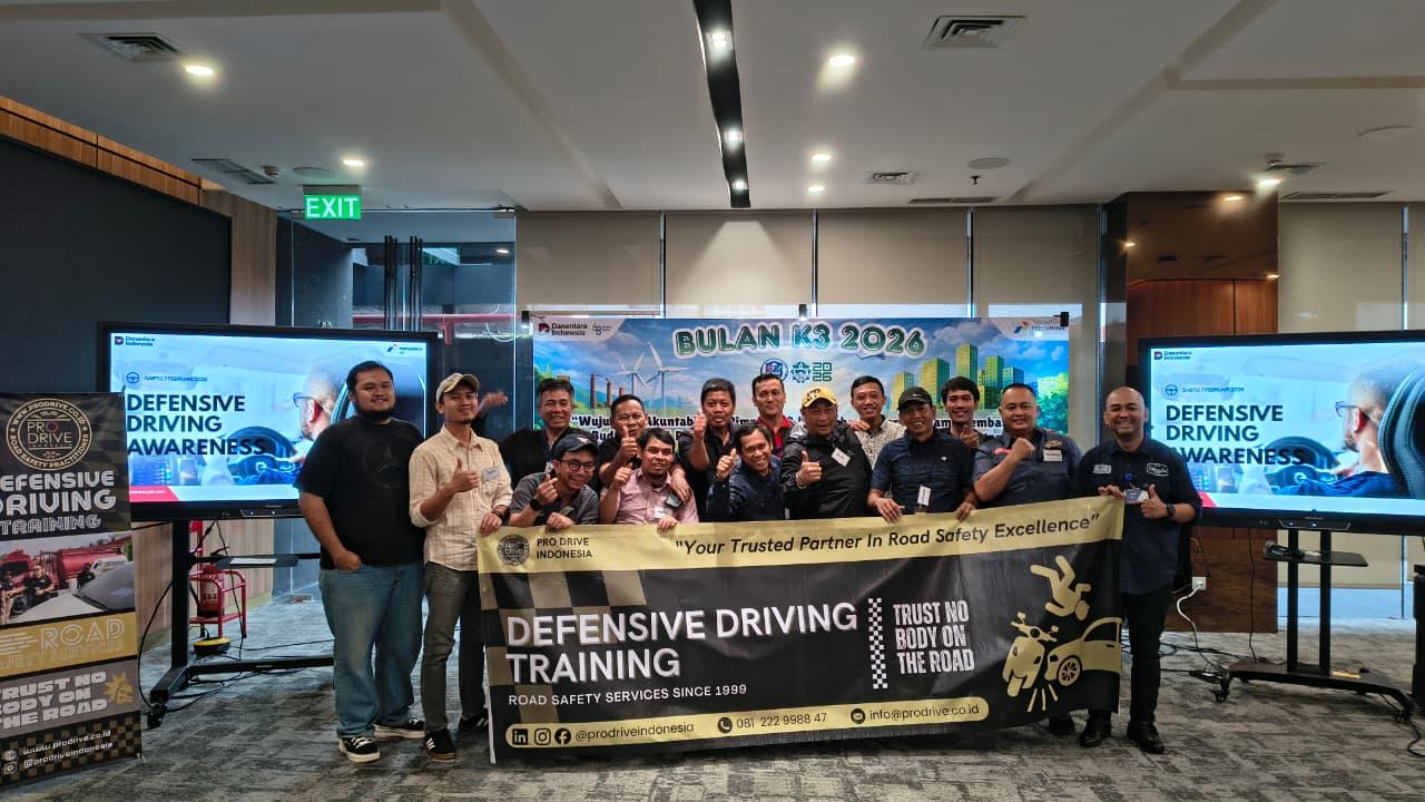 Peserta Safety Driving Awareness dan Defensive Driving Awareness Pro Drive Indonesia dalam sesi penguatan kesadaran risiko berkendara