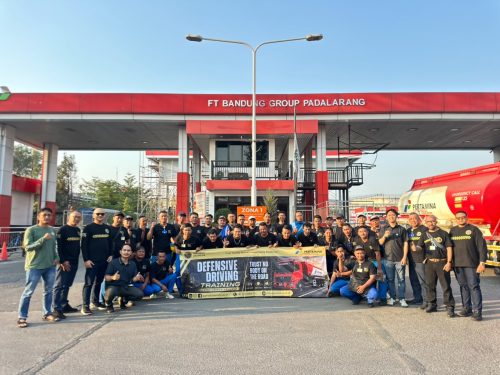 Foto bersama peserta Defensive Driving Training AMT Skid Tank Batch 2 Pertamina Patra Niaga di FT Padalarang
