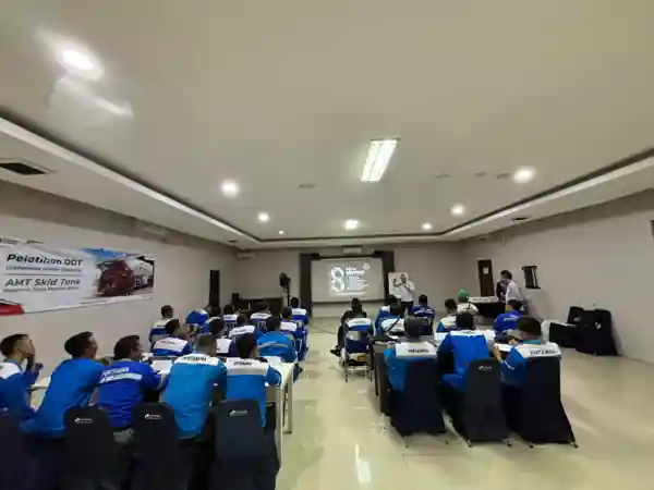 Sesi kelas Defensive Driving AMT Skid Tank Batch 3 di IT Plumpang Jakarta