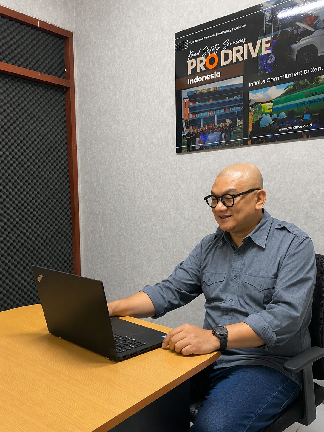 Dicky Wijatmiko Trainer Pro Drive Indonesia pada Online Defensive Driving Training Batch 10