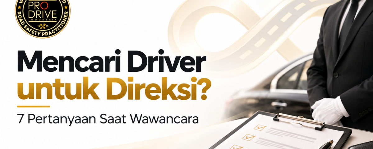 Pengemudi berbusana formal dengan checklist wawancara untuk posisi driver direksi