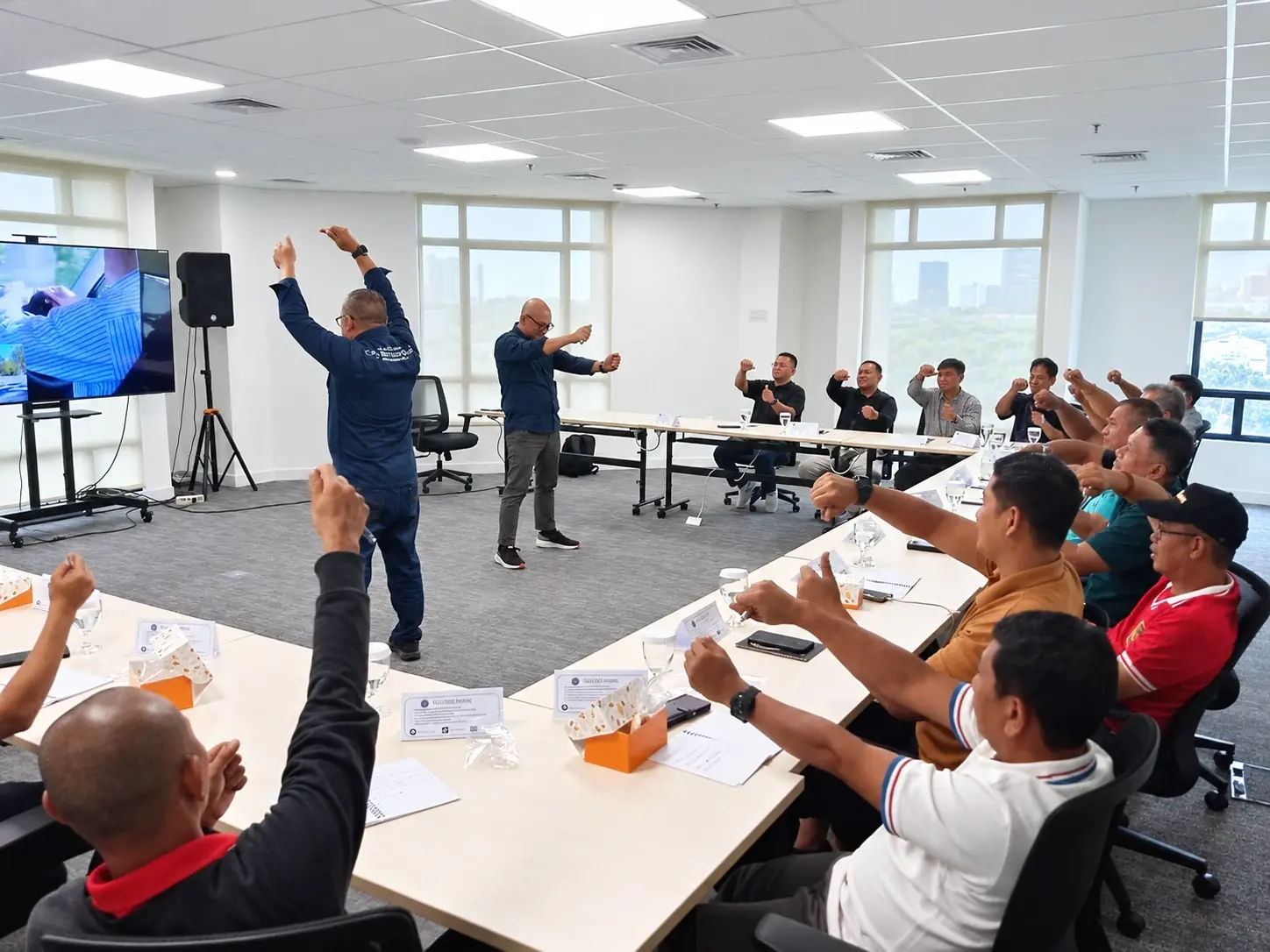Peserta mengikuti sesi interaktif bersama instruktur Pro Drive Indonesia pada Defensive Driving Training PT ANTAM (Persero) Tbk Batch 1