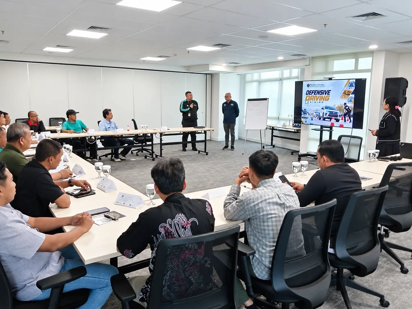 Sesi pemaparan Defensive Driving Training PT ANTAM (Persero) Tbk Batch 1 di ruang kelas
