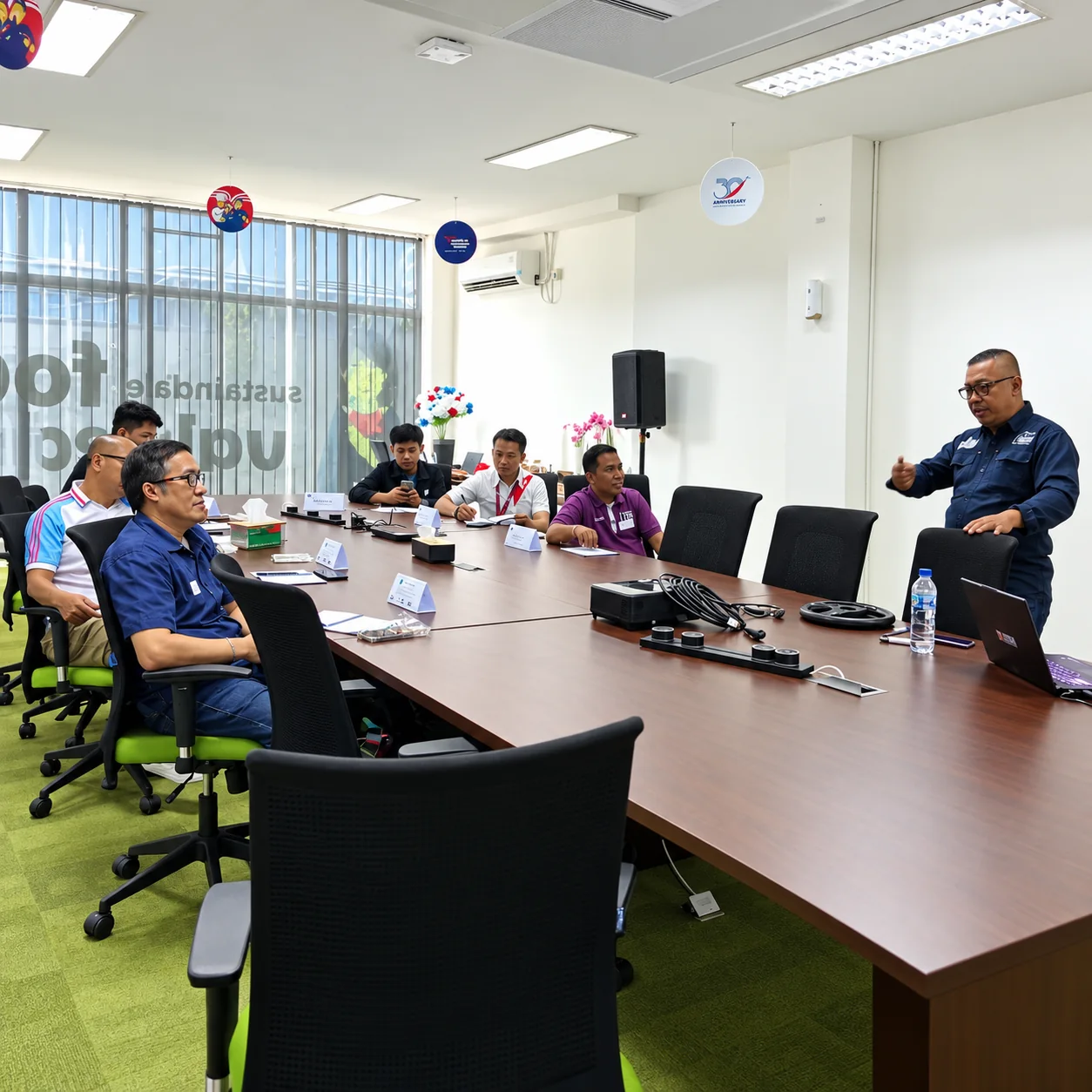 Sesi diskusi kelas Defensive Driving Training PT Sodexo Sinergi Indonesia bersama instruktur Pro Drive Indonesia