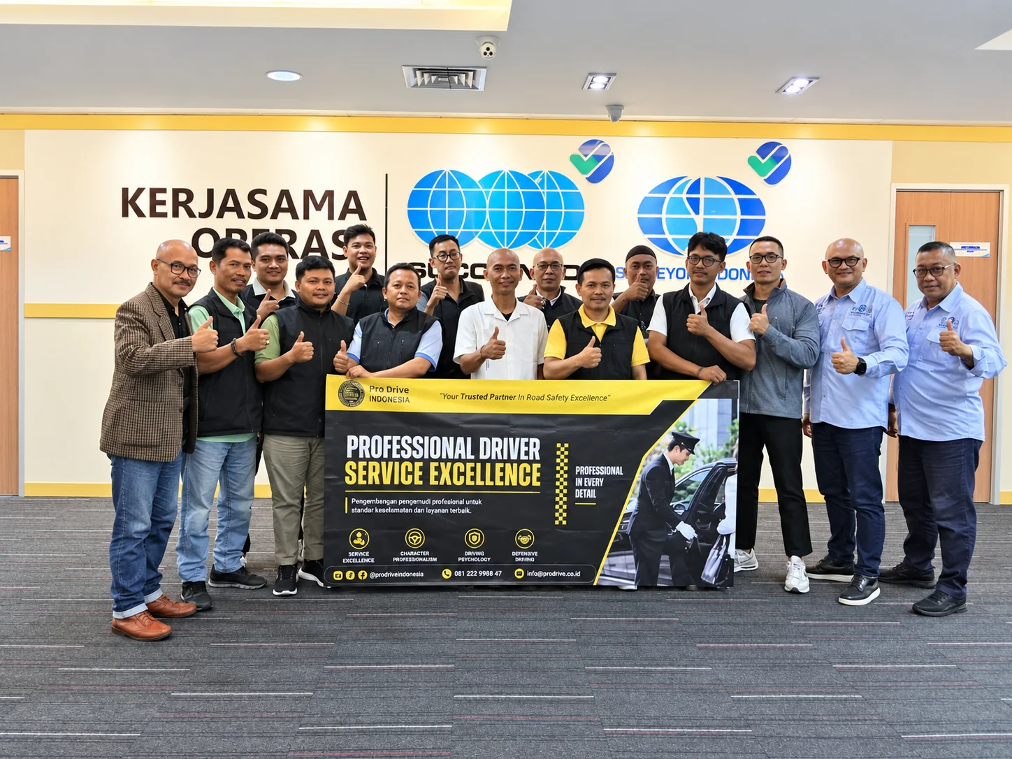Foto bersama peserta Professional Driver Service Excellence KSO SUCOFINDO Surveyor Indonesia dan Pro Drive Indonesia pada 18 Oktober 2026