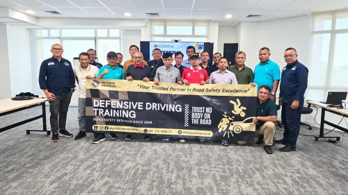 Foto bersama peserta dan instruktur Defensive Driving Training PT ANTAM (Persero) Tbk Batch 1 di Jakarta, 24 Oktober 2026